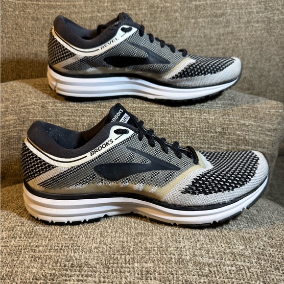 Brooks Shoes - Brooks Revel Women’s Black and Gray Athletic Shoes Size 8